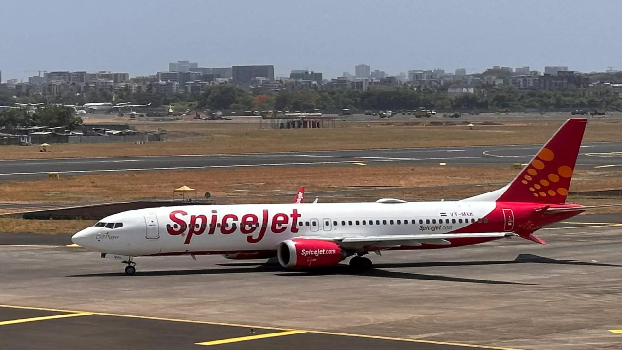 SpiceJet's Delhi-Goa flight delayed due to technical snag, passengers stranded